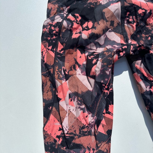 full length / 7/8 with raw hem lululemon leggings size 0 printed - Picture 3 of 5